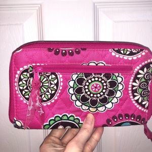 Vera Bradley Fro t Zip Wallet